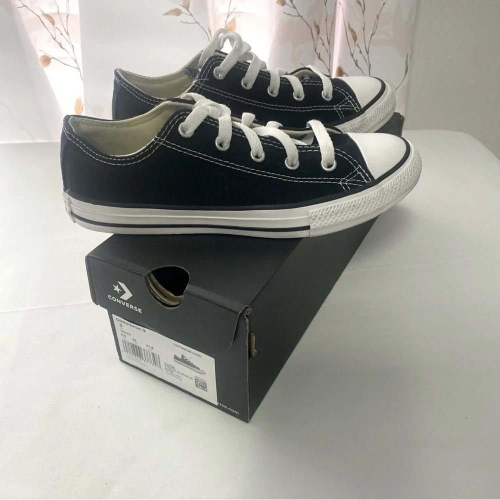 Converse All Star Chuck Taylor Ox Youth Size 3 NWT Box Black and White